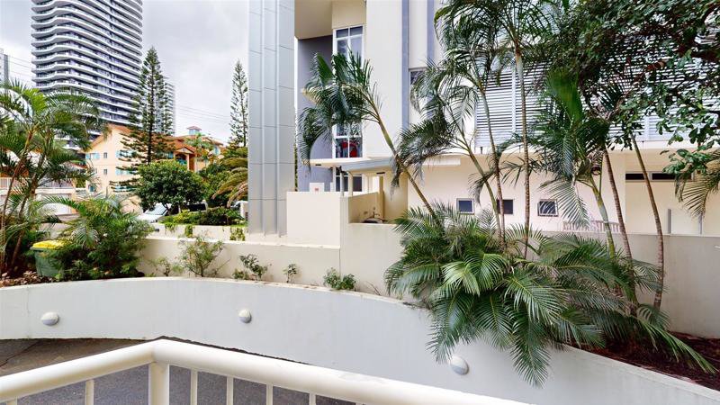 2/13-15 Anne Avenue, Broadbeach QLD 4218