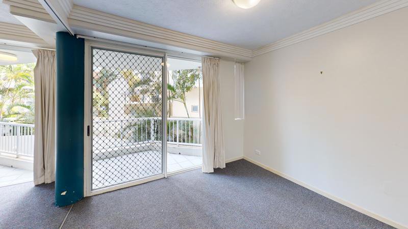 Photo - 2/13-15 Anne Avenue, Broadbeach QLD 4218 - Image 9