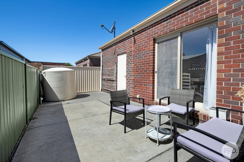 Photo - 2/13-15 Learmonth Street, Alfredton VIC 3350 - Image 9