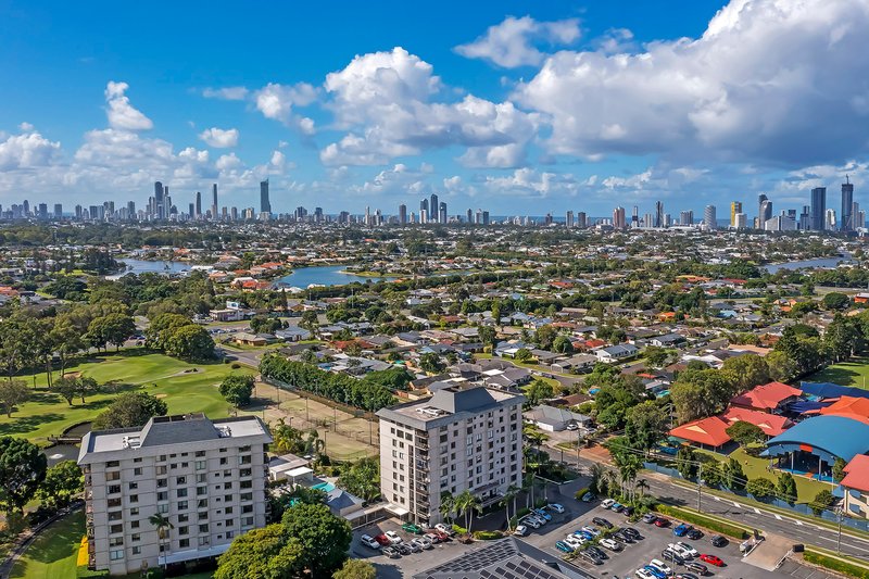 Photo - 2/13-27 Fairway Drive, Clear Island Waters QLD 4226 - Image 12