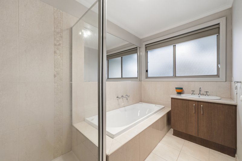 Photo - 2/13 Armstrong Road, Bayswater VIC 3153 - Image 9