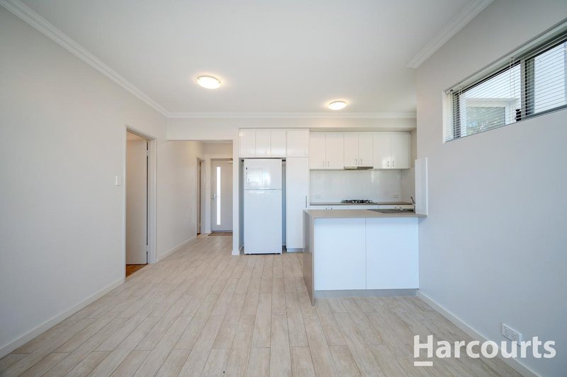 Photo - 2/13 Belcastro Way, Madeley WA 6065 - Image 4
