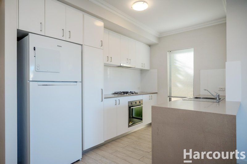Photo - 2/13 Belcastro Way, Madeley WA 6065 - Image 5