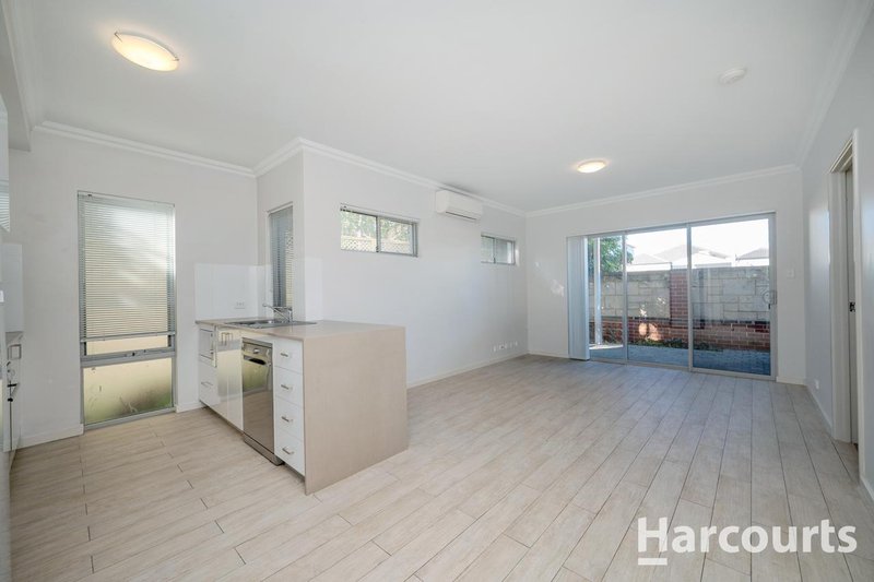 Photo - 2/13 Belcastro Way, Madeley WA 6065 - Image 7