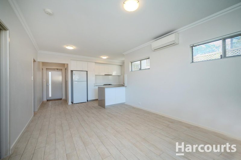 Photo - 2/13 Belcastro Way, Madeley WA 6065 - Image 9