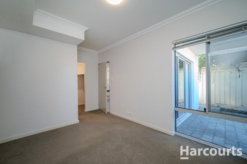 Photo - 2/13 Belcastro Way, Madeley WA 6065 - Image 11