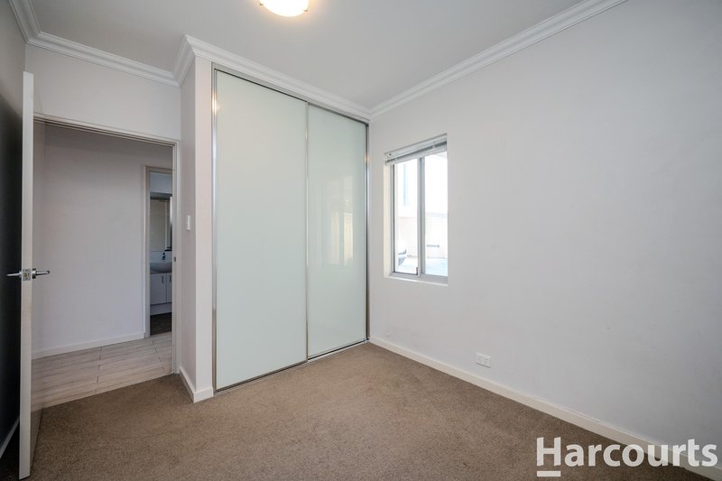 Photo - 2/13 Belcastro Way, Madeley WA 6065 - Image 13
