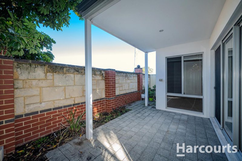 Photo - 2/13 Belcastro Way, Madeley WA 6065 - Image 16