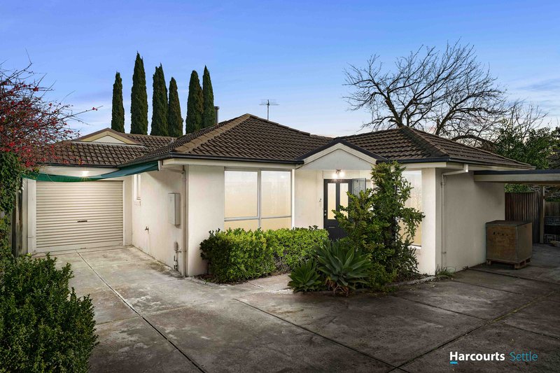 Photo - 2/13 Binalong Avenue, Chadstone VIC 3148 - Image 1