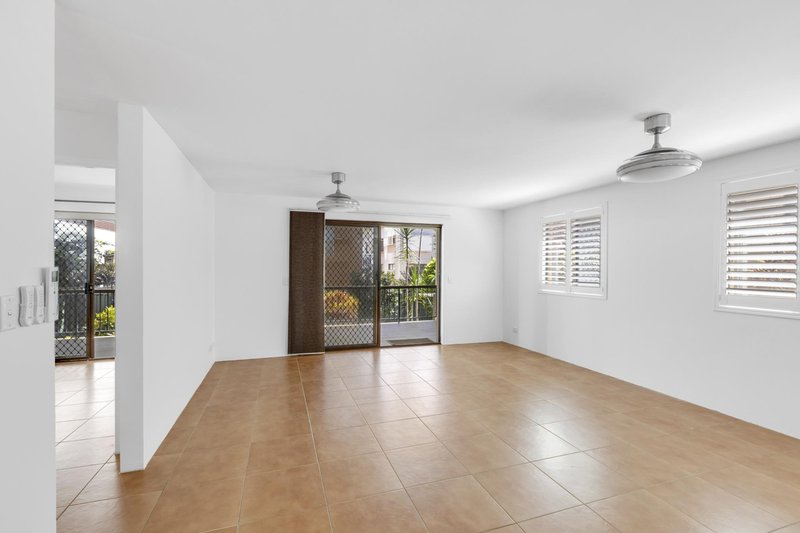 Photo - 2/13 Britannia Avenue, Broadbeach QLD 4218 - Image 10