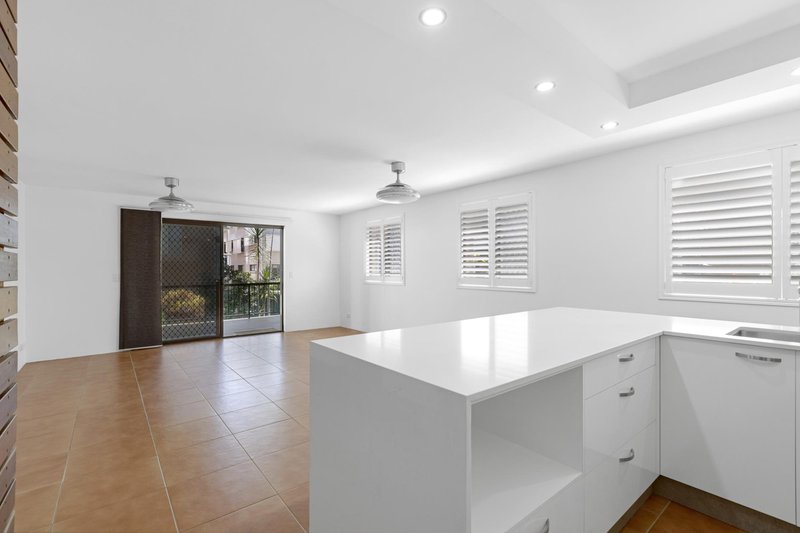 Photo - 2/13 Britannia Avenue, Broadbeach QLD 4218 - Image 12