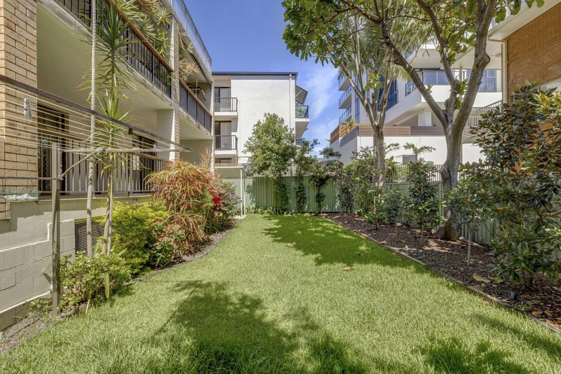 Photo - 2/13 Britannia Avenue, Broadbeach QLD 4218 - Image 15