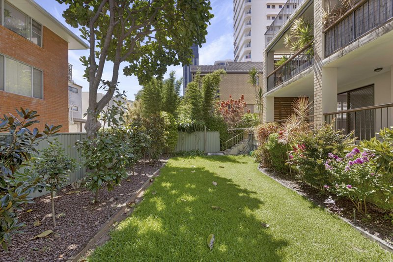 Photo - 2/13 Britannia Avenue, Broadbeach QLD 4218 - Image 24