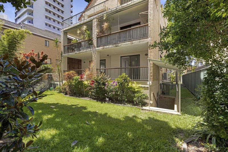 Photo - 2/13 Britannia Avenue, Broadbeach QLD 4218 - Image 25