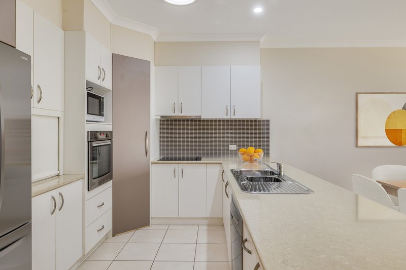 Photo - 2/13 Campbell Drive, Highfields QLD 4352 - Image 5