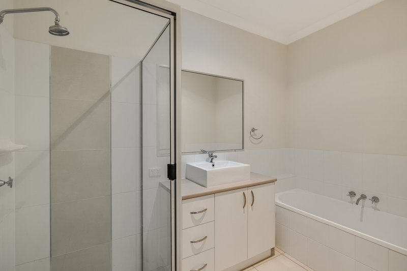 Photo - 2/13 Campbell Drive, Highfields QLD 4352 - Image 9