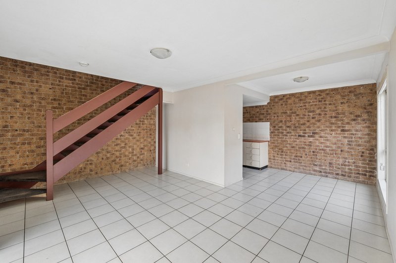 Photo - 2/13 Croydon Road, Logan Central QLD 4114 - Image 2