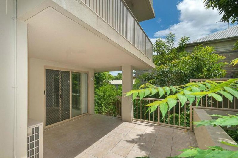 2/13 D Wyndham Avenue, Southport QLD 4215