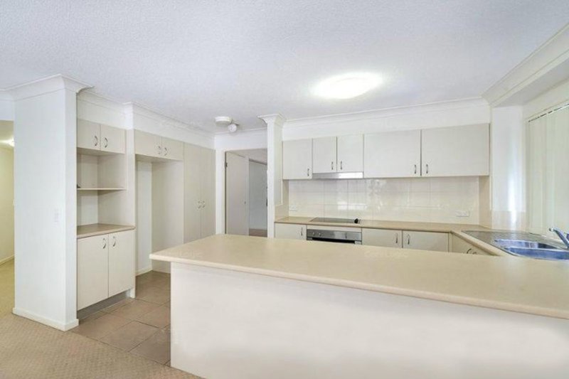 Photo - 2/13 D Wyndham Avenue, Southport QLD 4215 - Image 2