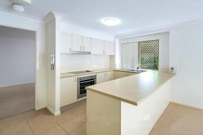 Photo - 2/13 D Wyndham Avenue, Southport QLD 4215 - Image 3