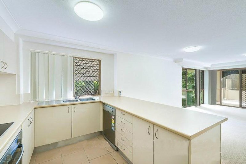 Photo - 2/13 D Wyndham Avenue, Southport QLD 4215 - Image 4