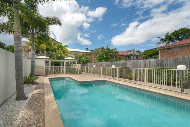 Photo - 2/13 D Wyndham Avenue, Southport QLD 4215 - Image 13