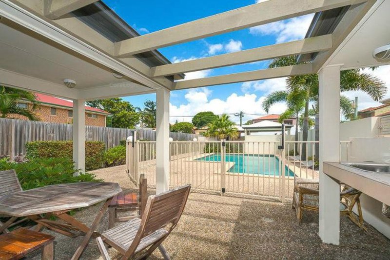 Photo - 2/13 D Wyndham Avenue, Southport QLD 4215 - Image 14