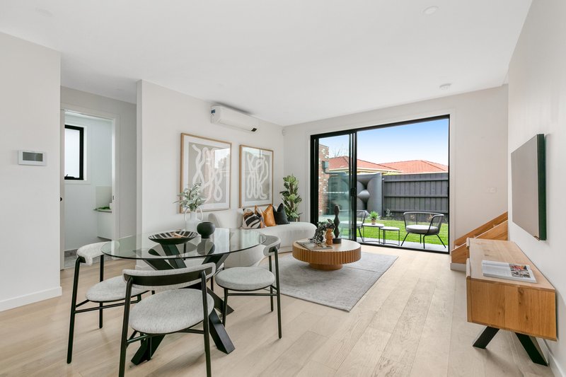 Photo - 2/13 Dundee Street, Reservoir VIC 3073 - Image 4