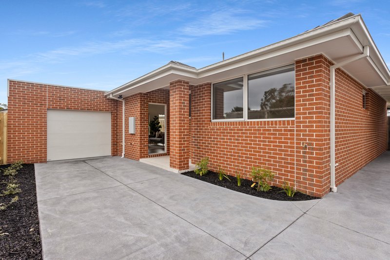Photo - 2/13 Forest Drive, Frankston North VIC 3200 - Image 1