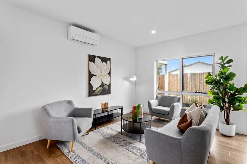 Photo - 2/13 Forest Drive, Frankston North VIC 3200 - Image 2
