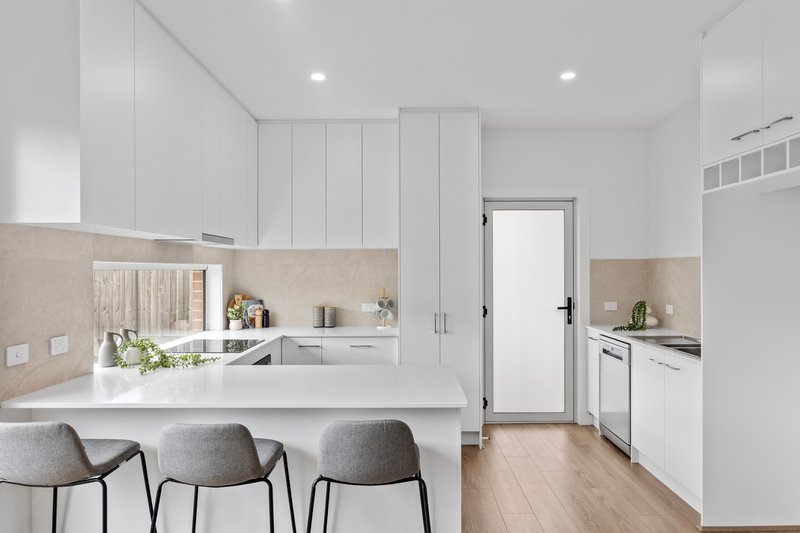 Photo - 2/13 Forest Drive, Frankston North VIC 3200 - Image 3