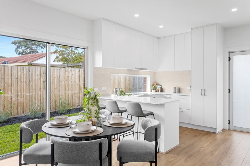 Photo - 2/13 Forest Drive, Frankston North VIC 3200 - Image 4