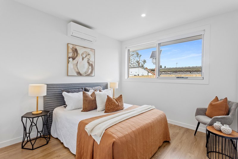Photo - 2/13 Forest Drive, Frankston North VIC 3200 - Image 5