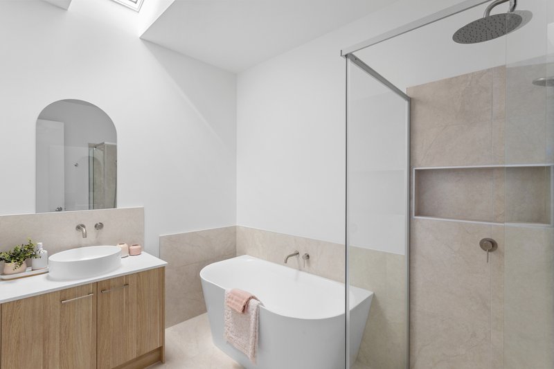 Photo - 2/13 Forest Drive, Frankston North VIC 3200 - Image 6