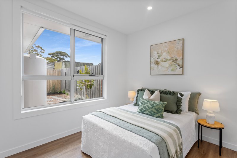 Photo - 2/13 Forest Drive, Frankston North VIC 3200 - Image 7