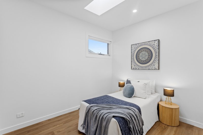 Photo - 2/13 Forest Drive, Frankston North VIC 3200 - Image 9