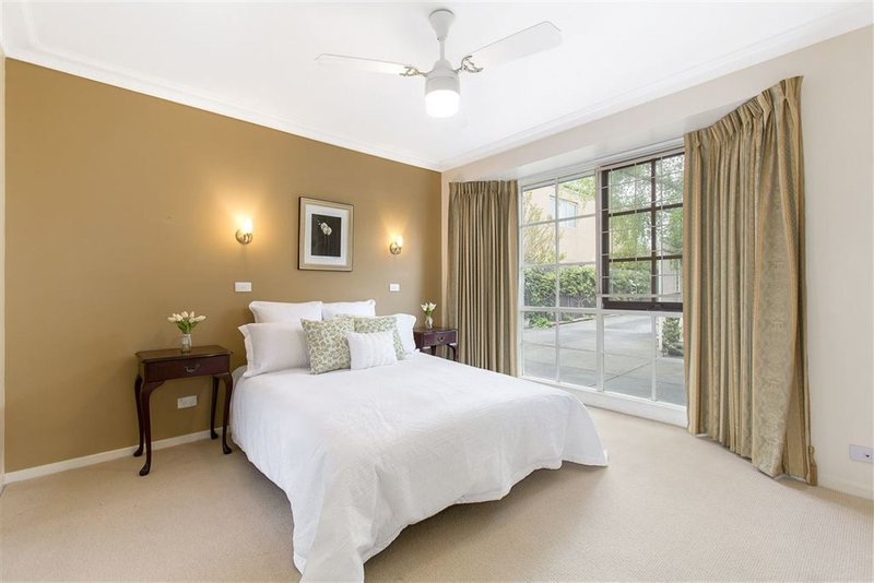 Photo - 2/13 Glen Road, Glen Waverley VIC 3150 - Image 4