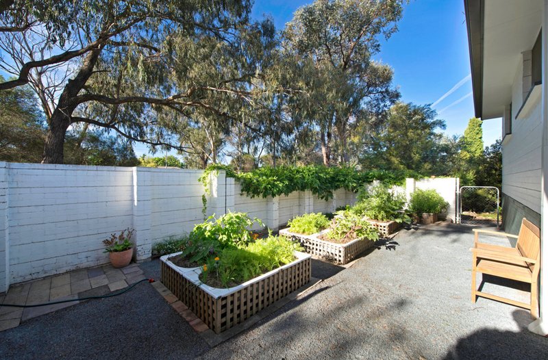 Photo - 213 Hindmarsh Drive, Rivett ACT 2611 - Image 18