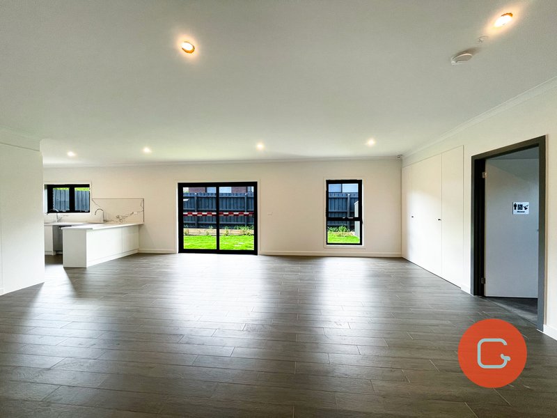 Photo - 2/13 Iona Street, Clayton VIC 3168 - Image 2