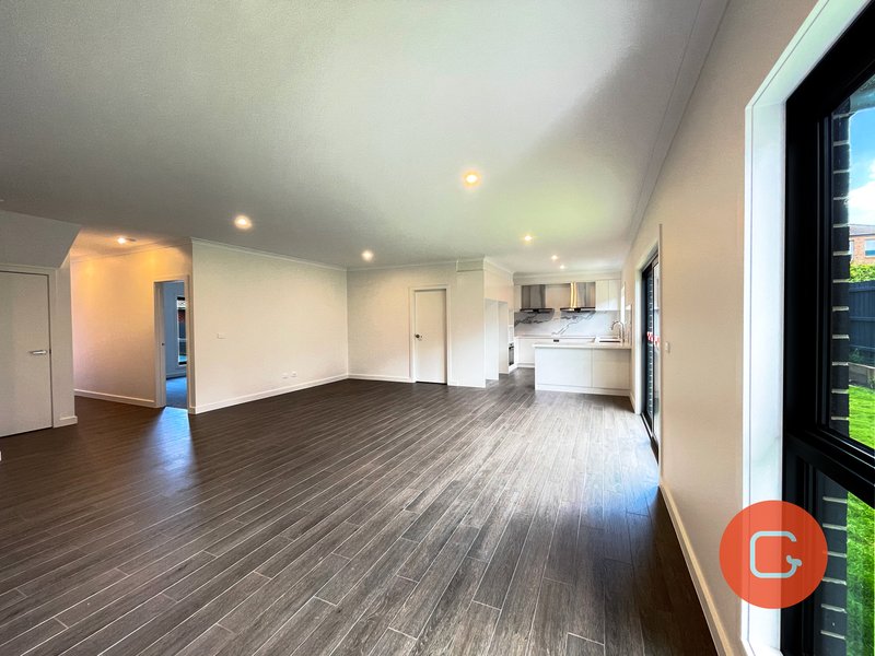 Photo - 2/13 Iona Street, Clayton VIC 3168 - Image 3