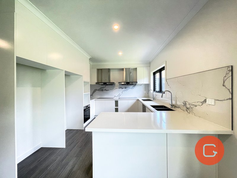 Photo - 2/13 Iona Street, Clayton VIC 3168 - Image 4