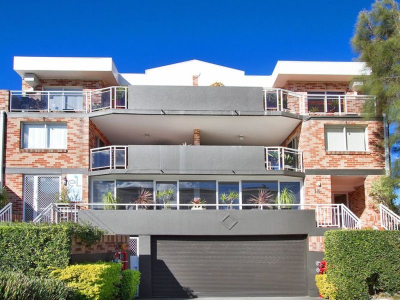 Photo - 2/13 Lagoon Street, Narrabeen NSW 2101 - Image 4