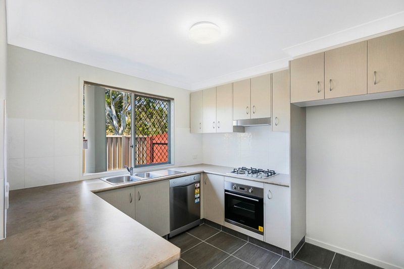 Photo - 2/13 Lexi Street, Glenvale QLD 4350 - Image 3