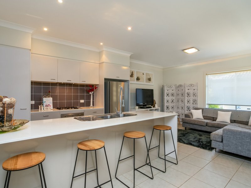 Photo - 213 Macpherson Street, Warriewood NSW 2102 - Image 2