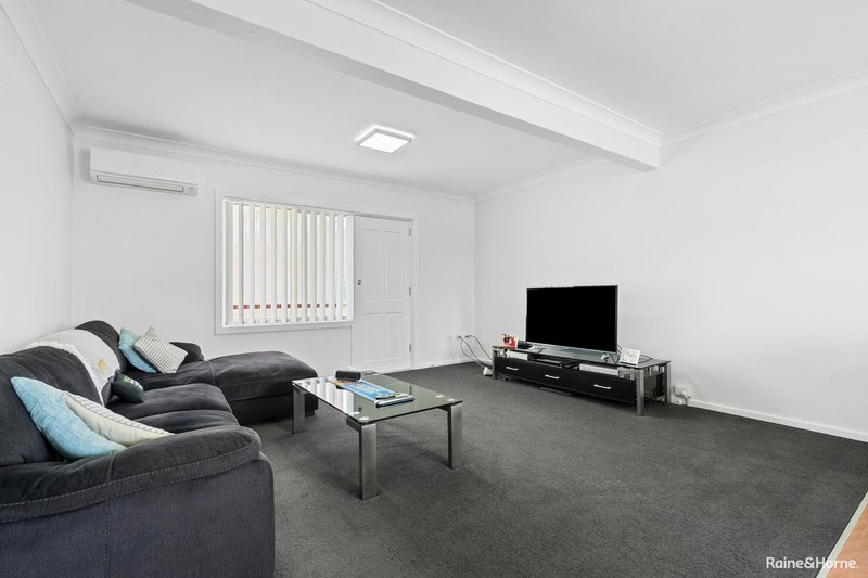 Photo - 2/13 Margaret Street, Belmont North NSW 2280 - Image 4