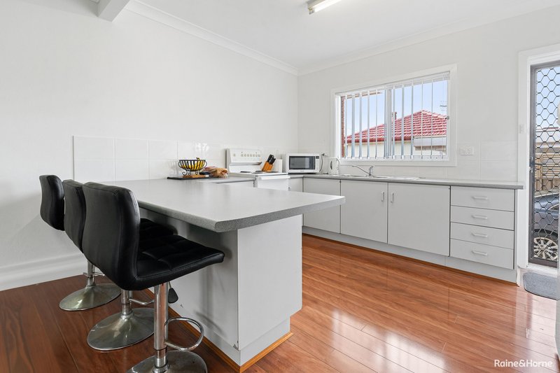 Photo - 2/13 Margaret Street, Belmont North NSW 2280 - Image 5