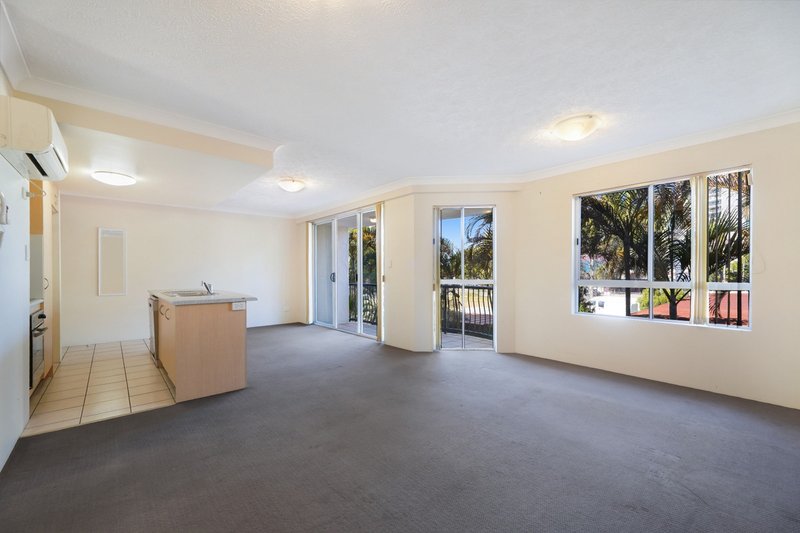 Photo - 21/3 Norman Street, Southport QLD 4215 - Image 3