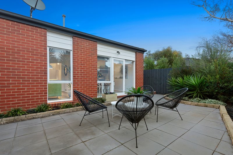 Photo - 2/13 Oak Avenue, Cheltenham VIC 3192 - Image 5