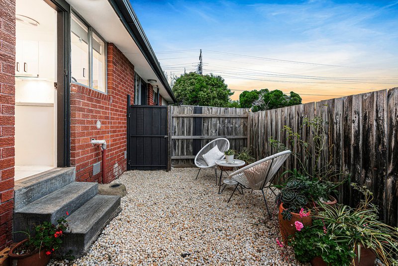 Photo - 2/13 Oakes Avenue, Clayton South VIC 3169 - Image 13