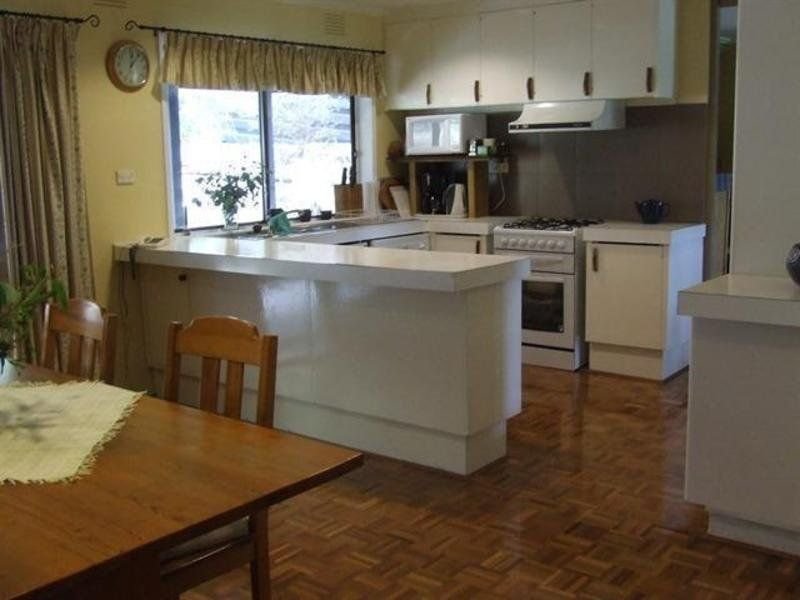 Photo - 213 Pitt St , Eltham VIC 3095 - Image 3